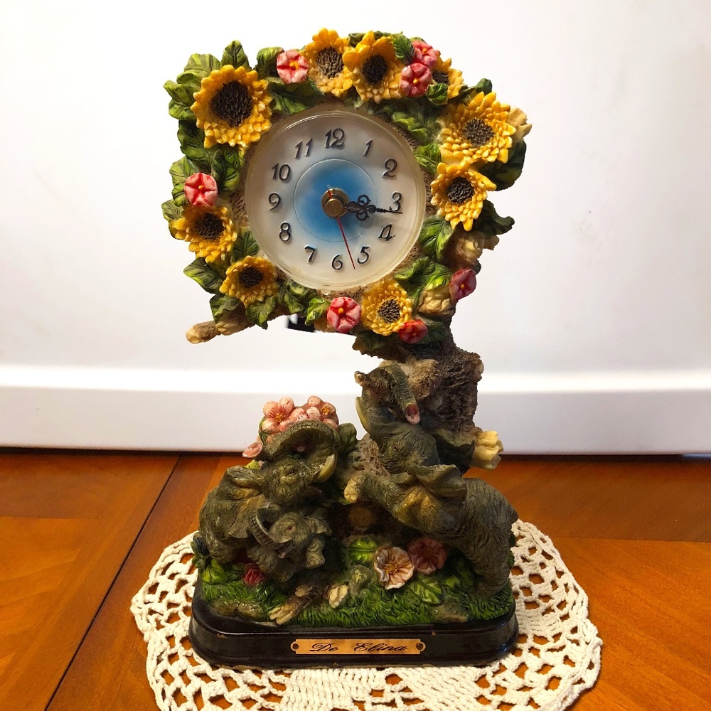 De Elina Elephant Sunflower Standing Clock